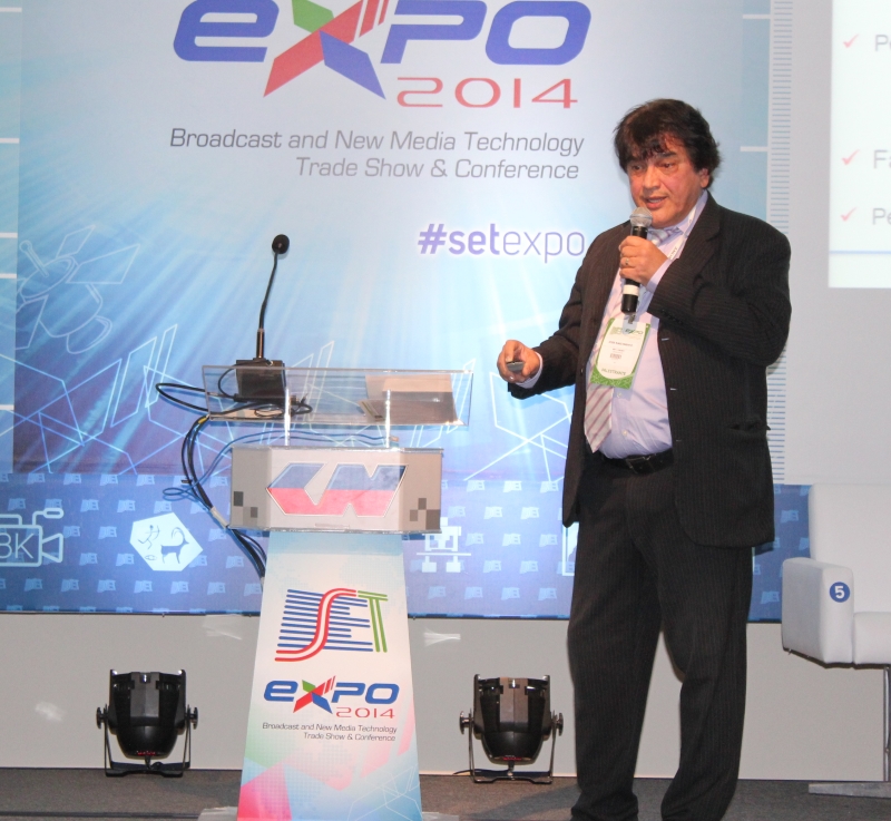 Professor Cristóvam abriu a primeira sessão que discutiu o trabalho externo na cobertura de eventos em tempo real.