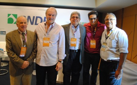 De Izq. à Dir: Olimpio Franco (Presidente da SET),  Carlos de Andrade (Visom Digital); Celso Araújo (SET); Tony Viegas (Conspiração) e Nelson Faria (SET/PetChannel)