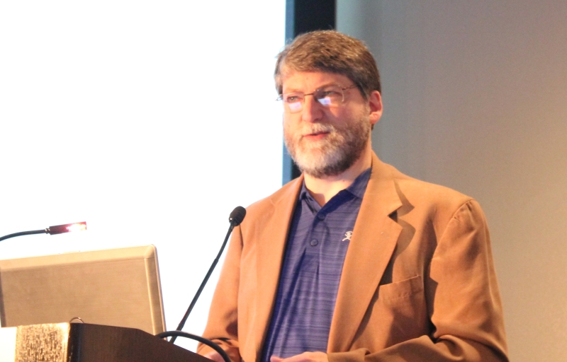 John Mailhot (IMAGINE COMMUNICATIONS) afirmou que o switches Ethernet datacenter-grade, serão fundamentais na infraestrutura híbrida de conexão de áudio / vídeo para as instalações de TV, permitindo uma transição conveniente dos equipamentos SDI existentes para os do futuro com base em IP