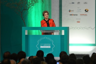 Brasília - A presidenta Dilma Rousseff participa do 27º Congresso Brasileiro de Radiofusão com o tema O rádio e a TV na transição para o futuro, no Centro de Convenções Brasil 21 (Valter Campanato/Agência Brasil)