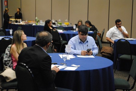 Empresarios analizam a planta do SET Expo 2016